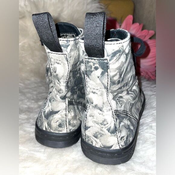 Dr. Martens Hackney Canvas Boots Black and White Floral Skulls Size US 7 - Picture 3 of 8